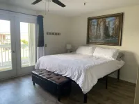 Incredible Views - Waterfront 2 bedroom 2 bath condo in Carolina Beach. Federal Point Boat Launch 주변 호텔