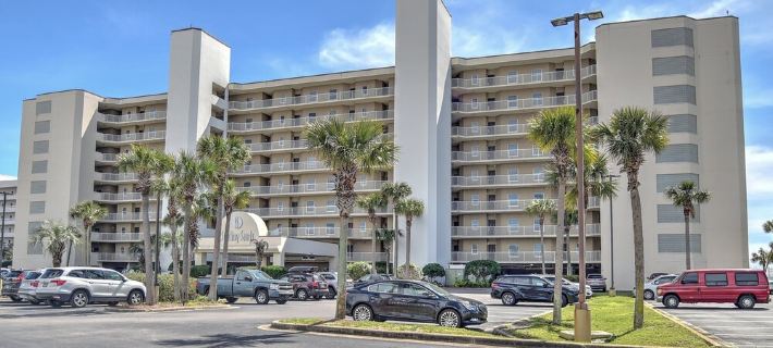 Sterling Sands 313 - on the Beach! Renovated 2B/2B w/Pool/Hot Tub/Garage Parking Hotels in Destin