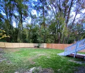 Modern 3-bedroom house, TV each room,big fence yard, Pet stay free, Lighted Deck