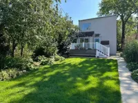 Book Your Autumn Get Away, Safe & Serene, Beautiful Unit Chicago - SuperHost! Hotels near Indian Boundary Park Cultural Center