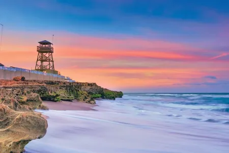 Beautiful 3 Bed, 2 Bath Golf Course Home Отели рядом с достопримечательностью «Порт-Сент-Люси Ботаникал Гарденс»