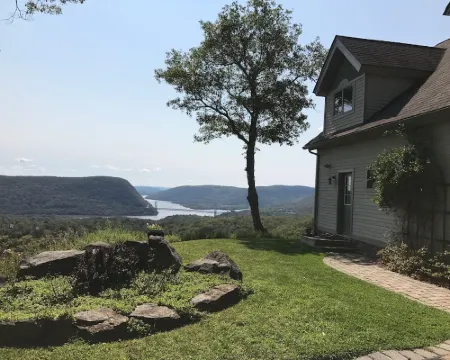 Serene Mountain Top Views overlooking Hudson River and Surrounding Highlands Hotels in Highlands