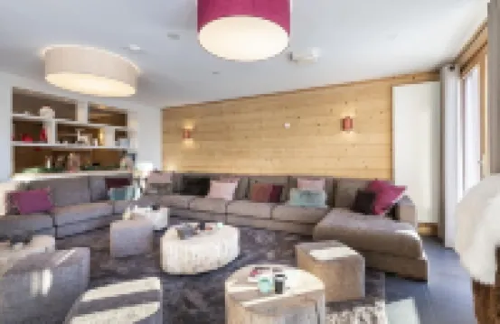 Duplex 200m², full services  , 5 bedrooms, 4 bathrooms / d, south balcony and 3 parking spaces