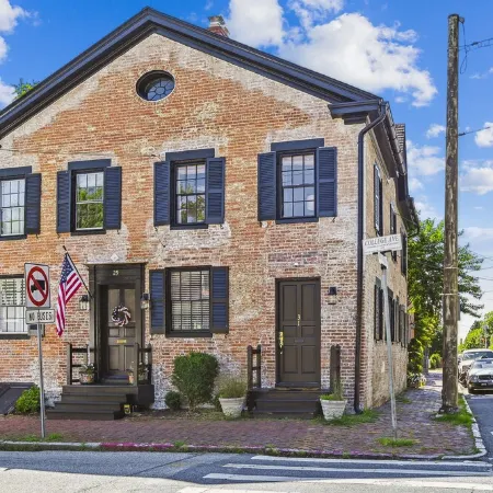 Charming Historic Townhouse Steps From USNA