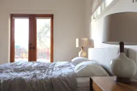 Quiet, Elegant Apartment With Beautiful Views & Terraced Gardens