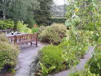 Fabulous house with sun-doors and patio - Large mature garden. Mountain views. Hotels in Ballater