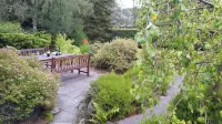 Fabulous house with sun-doors and patio - Large mature garden. Mountain views. Hoteles cerca de Castillo de Braemar