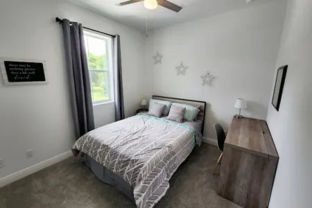 Brand New Home☆ Treetop Sunsets~ Private Pool~Group Trip!