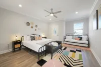 Exquisite New Superdome Group House w/Heated Pool, Parking, 8 Beds and 5 Baths