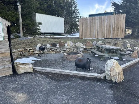 Hare of the Dog - 3 BR - Sleeps 10 - Ground Level Walk Out