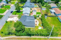 WOW 4 blocks to beach w/ Unique POOL! 3min walk to local coffee/shops/playground