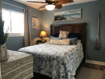 Beachside Villa 2BD/2BA, 7 min Walk to the Hilton Head Island Beach! Hotels in 