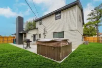 Historic Villa🚶 2 min from Lake Hefner 🏊 Hot Tub 🎱 Pool Table 🐶 Pet Friendly Hotels near Goodwill Thrift Store & Donation Center