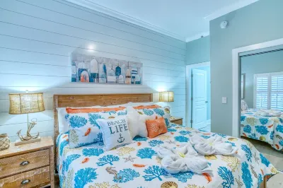 Beach Retreat 108-Newly Renovated Gulf Front Condo, Pet Friendly, Beach Service Hotels in Miramar Beach
