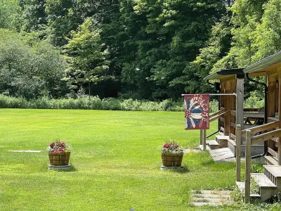 Ayers' Acres Cabin 4 - cozy cabin for 2 near Corning, Watkins Glen, Finger Lakes