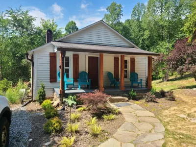 Escape to the NC Mountainside and stay in this cozy farmhouse Hotels near Cook's Sports