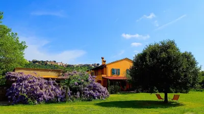 Tuscan countryhouse apartment, 10 min by the sea,  with AC and large garden. Hotel in zona Castello di Castagneto Carducci