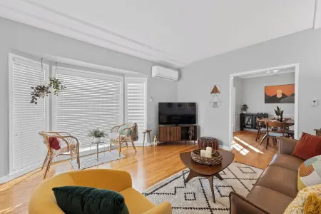 Peaceful 1st Floor Apt. with Soaking Bathtub