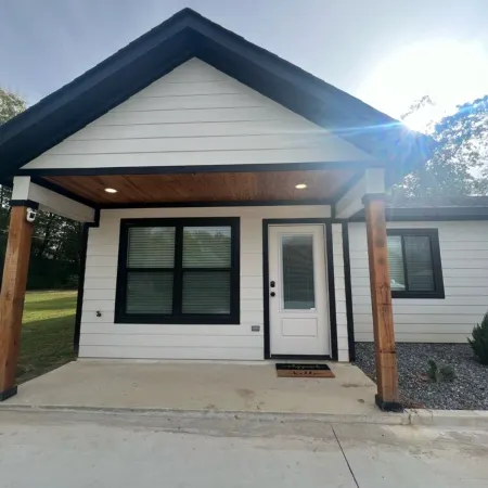 “The Magnolia Inn” A comfortable, clean, & cozy stay