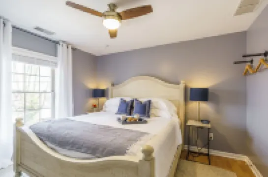 Bit and Bourbon Hotels in Woodford County