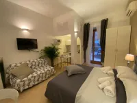 NAVONA DOMITIA HOME LOFT LAWRENCE 龐特住宿飯店