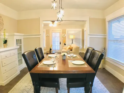 King Bed/Sleeps 4/Furnished Private APT/In-Unit Washer Dryer/Smart HDTV