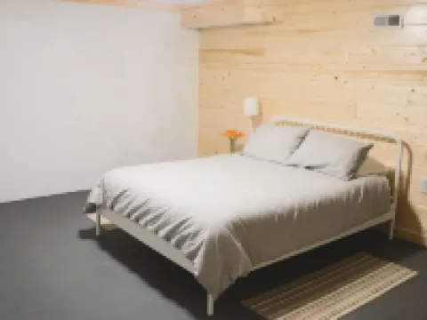 Gorgeous 5 Bedroom Log Home Less Than 5 Minutes From Chaumette And Charleville. Hotels in Ste. Genevieve County