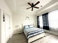 Luxurious Barefoot Landing Condo- Minutes from beach and golf