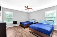 Stunning & Spacious home, 8 beds, PS4, Karaoke and lots more! Hotels near Spring Creek