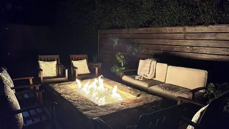 New Luxury Cottage Minutes To Beach & Town!