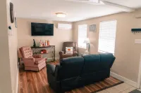 Bungalow Home with EV Charger - No Cleaning Fee