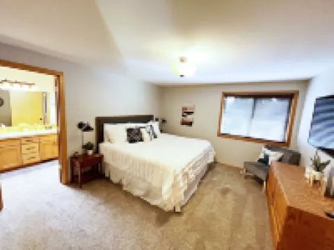 NEW LISTING! UPDATED 3 SUITES & AC! HOT-TUB, SHARC, FORT ROCK, BIKES, DOG OK.