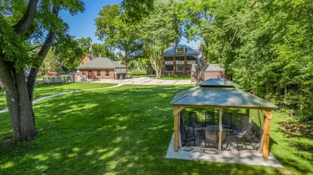 A Beautiful Escape By The Riverside! Отели рядом с достопримечательностью «Swanson Park»