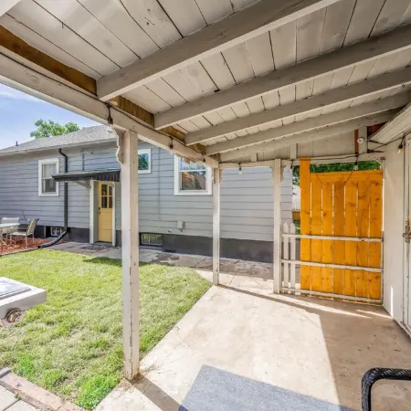Adorable Downtown Loveland Chalet