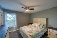 Cozy 1 BRM+ in newly built house right on the canal.