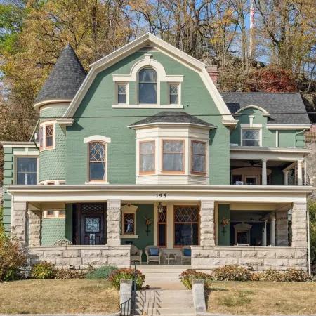 Stone Cliff Manor- historic home with unique history.  Perfect for large groups