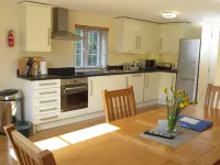 Oxford Apartments 2 - Modern, beautiful Apartment fully furnished with parking