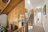 Big Oso Cabin: Views, Private Hot Tub & Backyard Putting Green