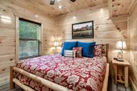 HUGE Heated Indoor Pool, 2 King Beds, Arcades, Fire Pit, Fast Wi-Fi