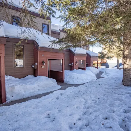 Ski in/Out at Lutsen Mountains. Family-Sized Base Camp, on the Trails in Lutsen!
