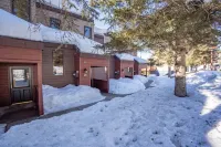 Ski in/Out at Lutsen Mountains. Family-Sized Base Camp, on the Trails in Lutsen!