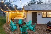 All Utilities! Hot Tub, Lg fenced yard, 10 min to DT, Office, Pets ~ Long Stays! Hotel dekat Biltmore Bass Pond And Boathouse