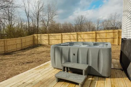 New build modern home 3BR with Hot Tub & ping pong