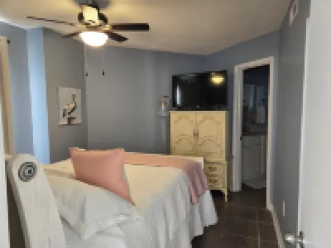 Top floor condo in N. Topsail Beach. Views of the beach & Intracoastal Waterway!