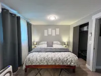 Outdoor Living and Indoor Bar - Entire house - walk to Autzen Stadium