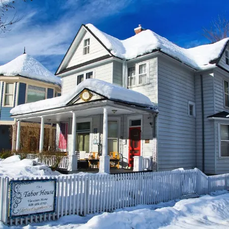 Tabor House All Season Vacation Rental LLC/Perfect for Families, Pets Welcome Отели в г. Уоллес