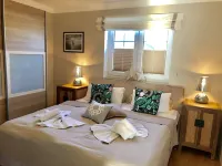 Exclusive apartment with garden and fireplace near the beach