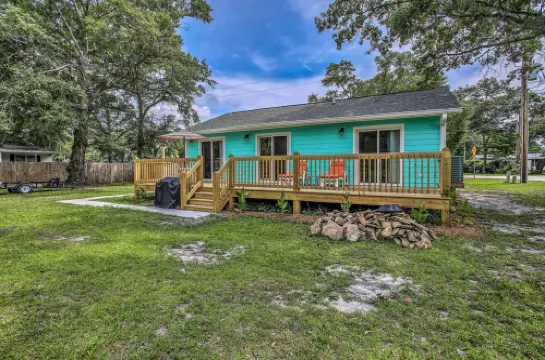 NEW!! Upscale cottage at Garden City Beach.