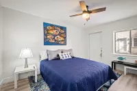 Serene Beach Place steps from the beach Hotels near Pearle Vision