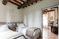 charming apartment with pool just 4 km from the center of Arezzo and 6 km from t